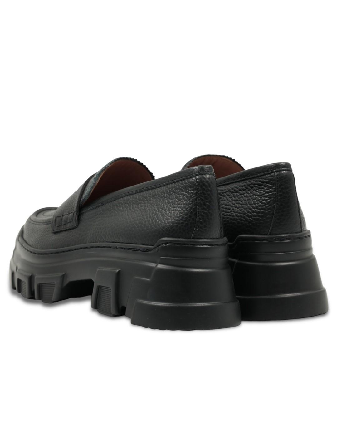 Лоферы Pollini.
